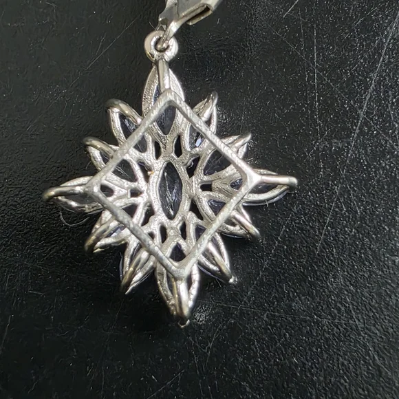 Elegant Silver and Tanzanite Jewelry Set - Picture 3 of 11